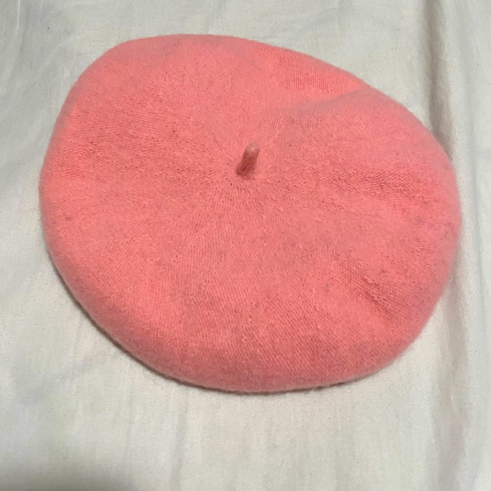 Baby Pink vintage beret *ITEMS NOT INCLUDED*